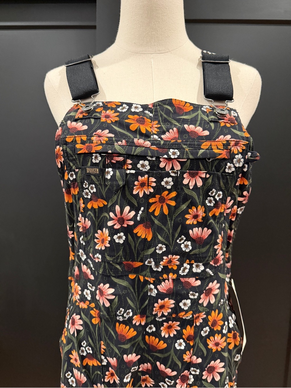 NWT Duluth Women's Heirloom Gardening Bib Overalls in Black Coneflower Small 29” - Picture 4 of 16